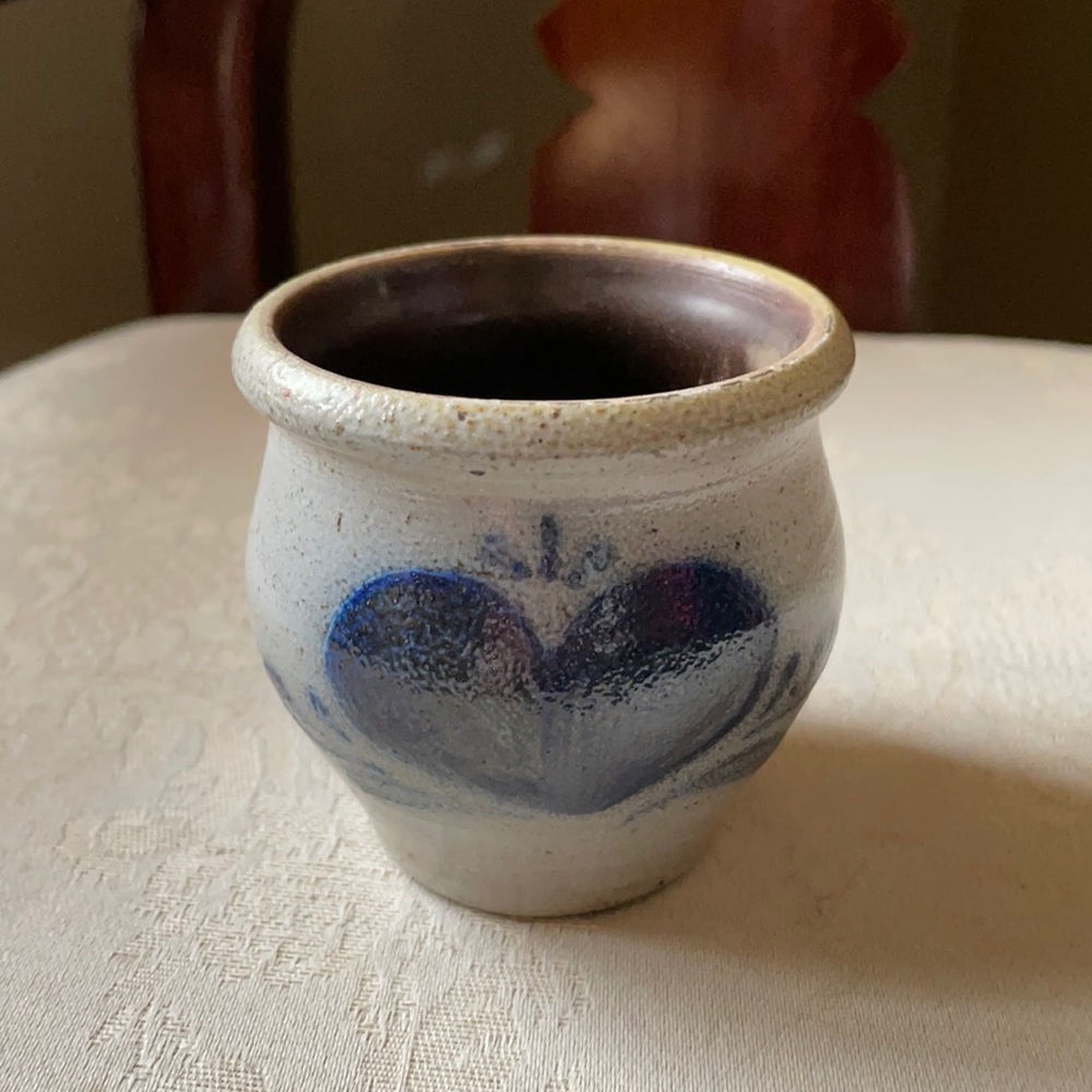 Vintage Rockdale Union Stoneware cobalt blue heart salt glazed mini-crock EUC